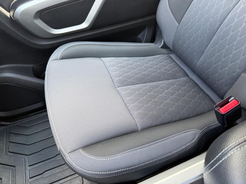 Nissan Titan Vehicle Full-screen Gallery Image 20