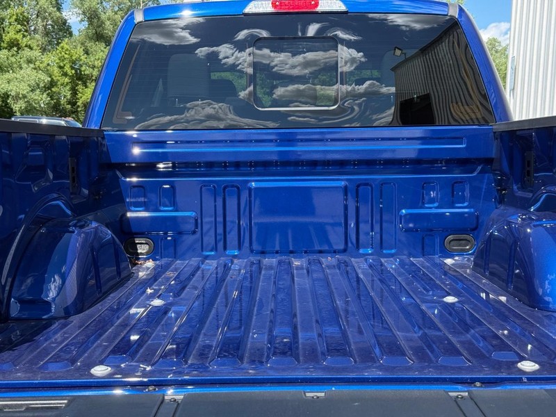 Ford F-150 Vehicle Full-screen Gallery Image 7