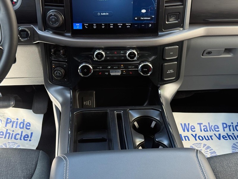 Ford F-150 Vehicle Full-screen Gallery Image 12