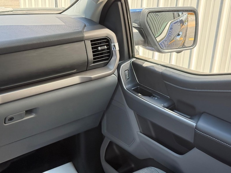Ford F-150 Vehicle Full-screen Gallery Image 14