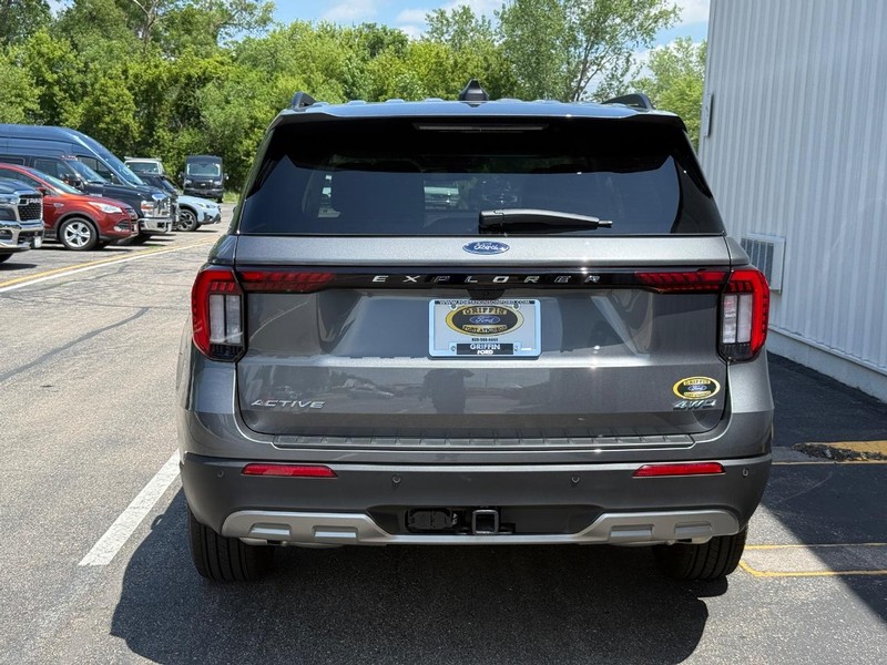 Ford Explorer Vehicle Full-screen Gallery Image 6