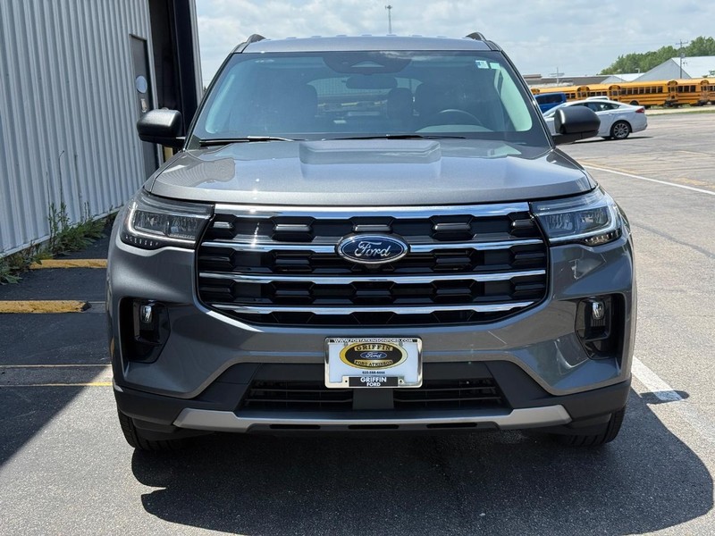 Ford Explorer Vehicle Full-screen Gallery Image 8