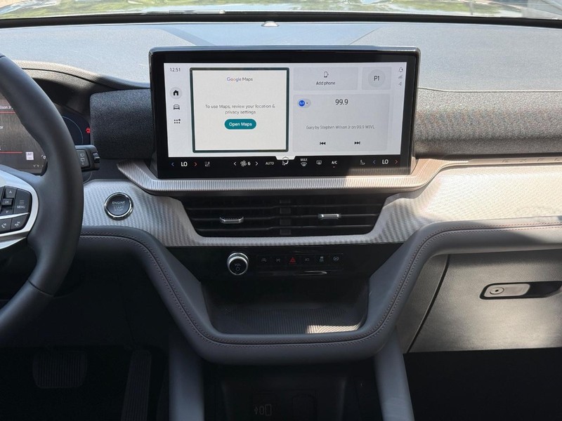 Ford Explorer Vehicle Full-screen Gallery Image 12