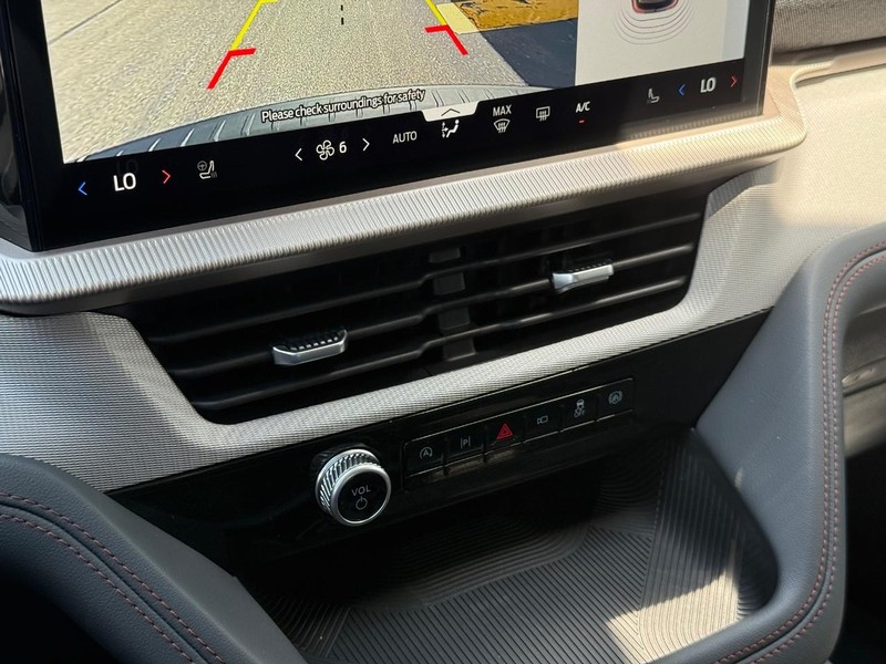 Ford Explorer Vehicle Full-screen Gallery Image 20