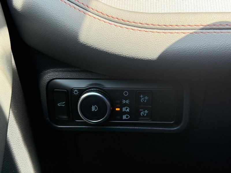 Ford Explorer Vehicle Full-screen Gallery Image 22