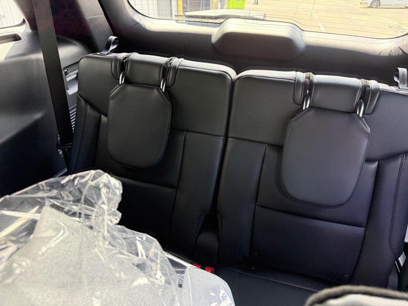 Ford Explorer Vehicle Full-screen Gallery Image 8