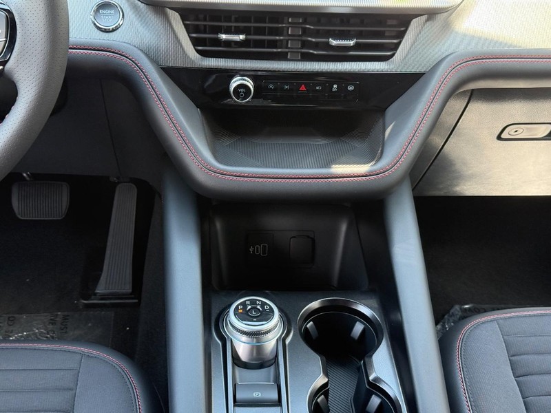 Ford Explorer Vehicle Full-screen Gallery Image 11
