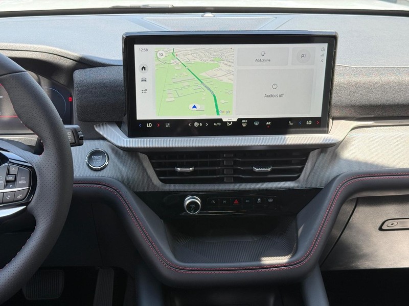 Ford Explorer Vehicle Full-screen Gallery Image 12