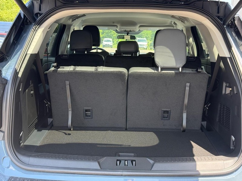Ford Explorer Vehicle Full-screen Gallery Image 6