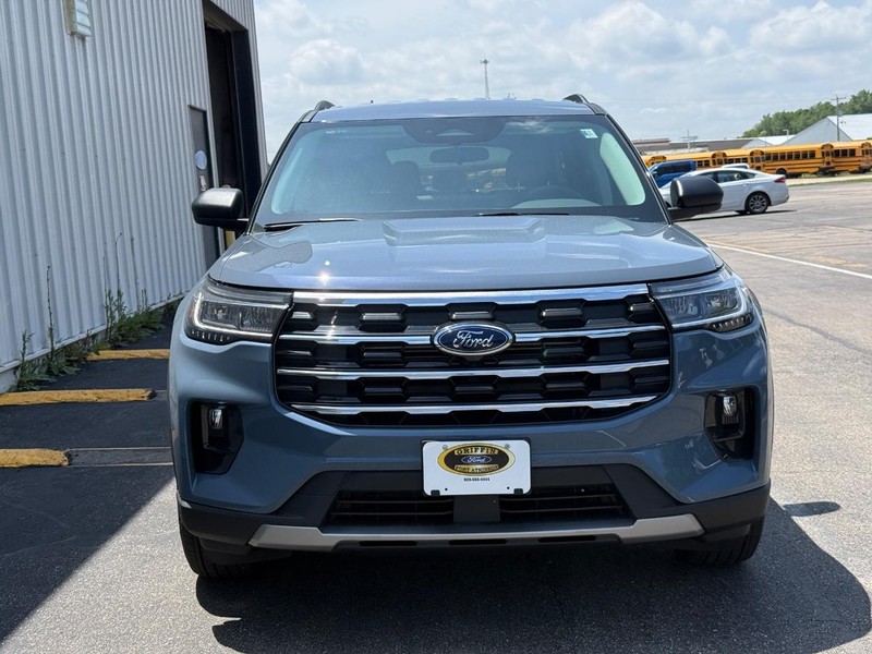 Ford Explorer Vehicle Full-screen Gallery Image 10