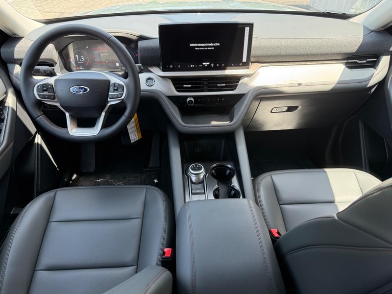 Ford Explorer Vehicle Full-screen Gallery Image 11