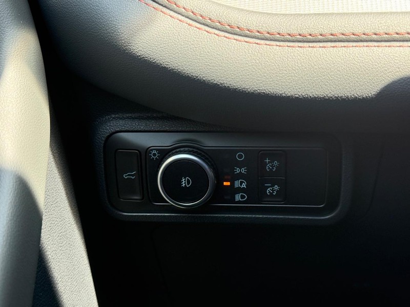 Ford Explorer Vehicle Full-screen Gallery Image 19