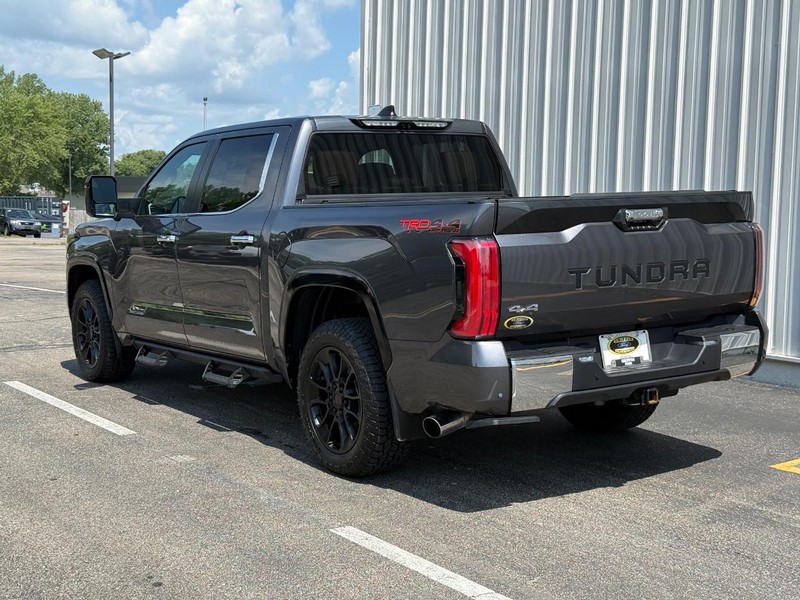 Toyota Tundra 4WD Vehicle Full-screen Gallery Image 3