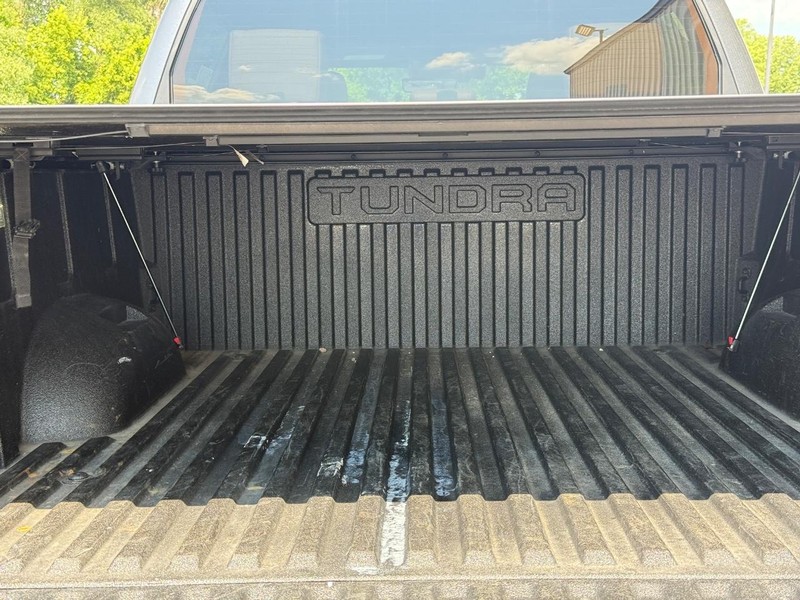 Toyota Tundra 4WD Vehicle Full-screen Gallery Image 5