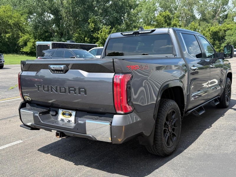 Toyota Tundra 4WD Vehicle Full-screen Gallery Image 6