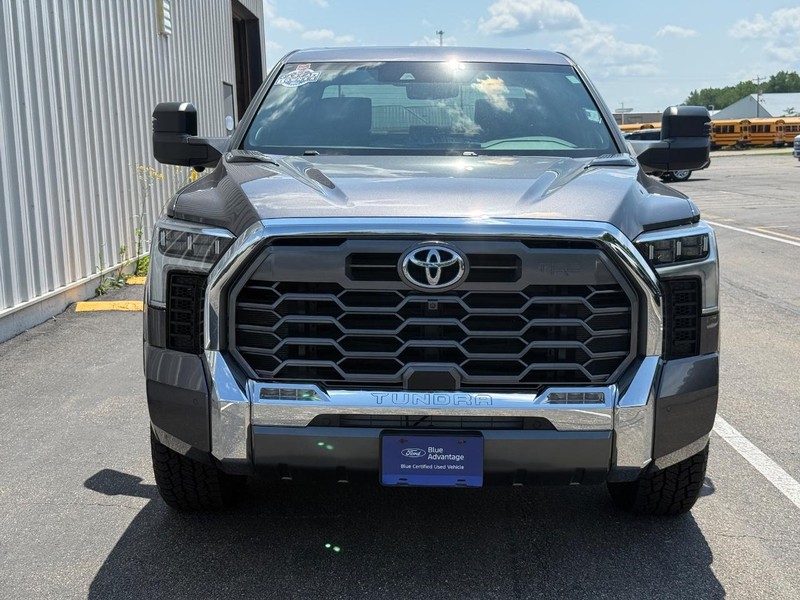 Toyota Tundra 4WD Vehicle Full-screen Gallery Image 8