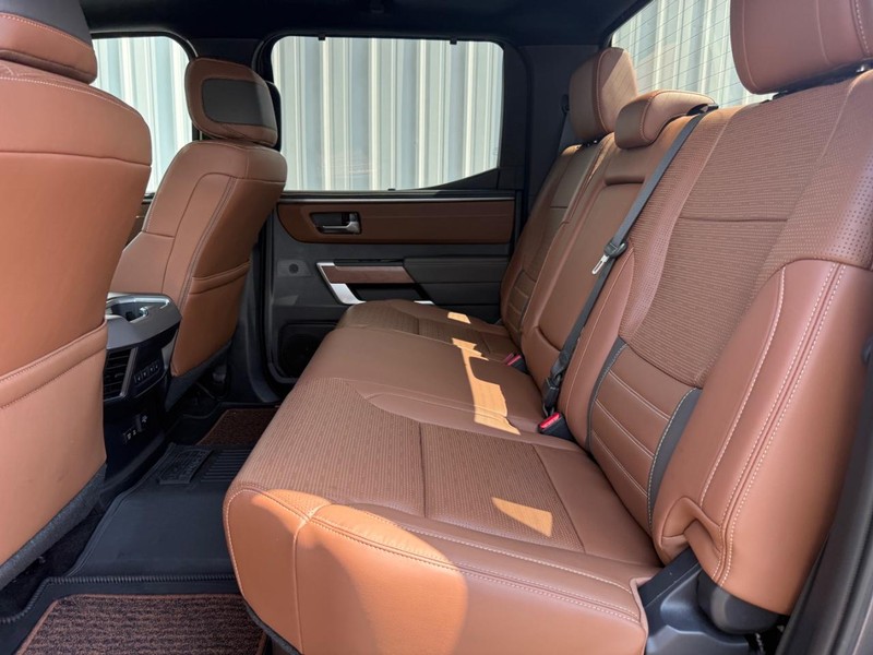 Toyota Tundra 4WD Vehicle Full-screen Gallery Image 9