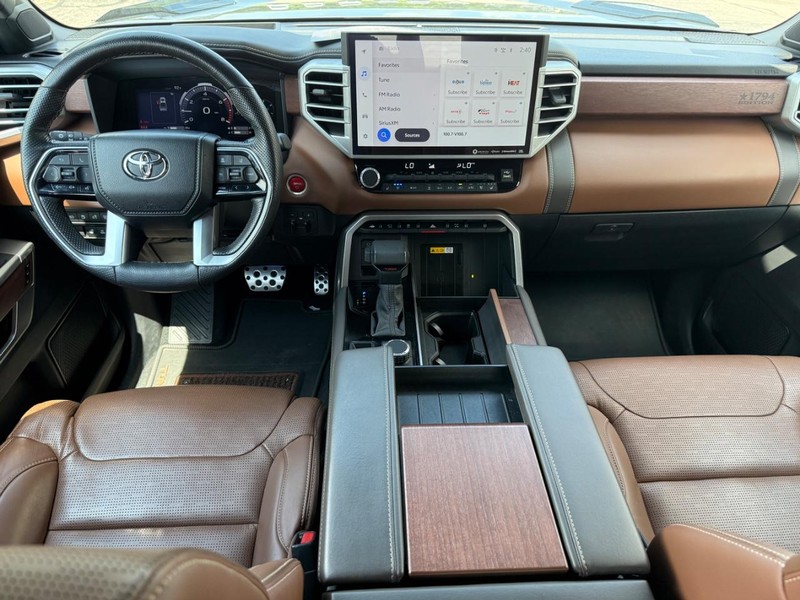 Toyota Tundra 4WD Vehicle Full-screen Gallery Image 10