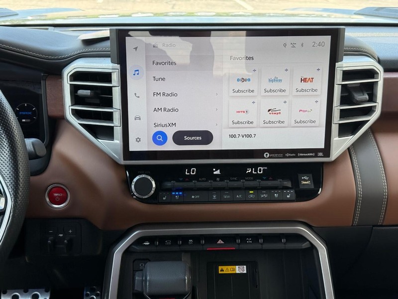 Toyota Tundra 4WD Vehicle Full-screen Gallery Image 11