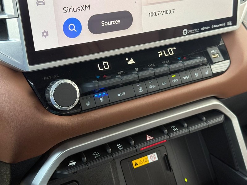 Toyota Tundra 4WD Vehicle Full-screen Gallery Image 19