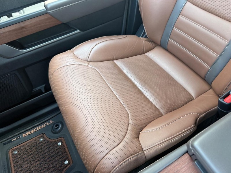 Toyota Tundra 4WD Vehicle Full-screen Gallery Image 20