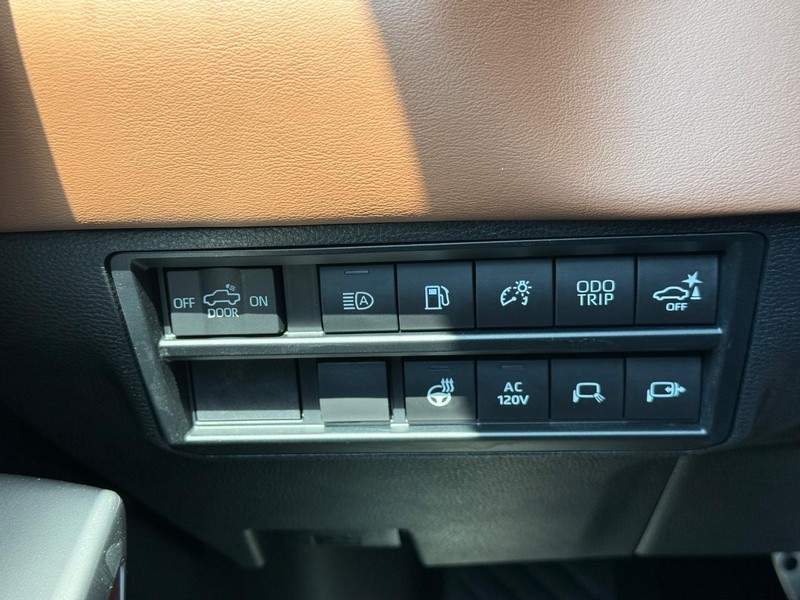 Toyota Tundra 4WD Vehicle Full-screen Gallery Image 21