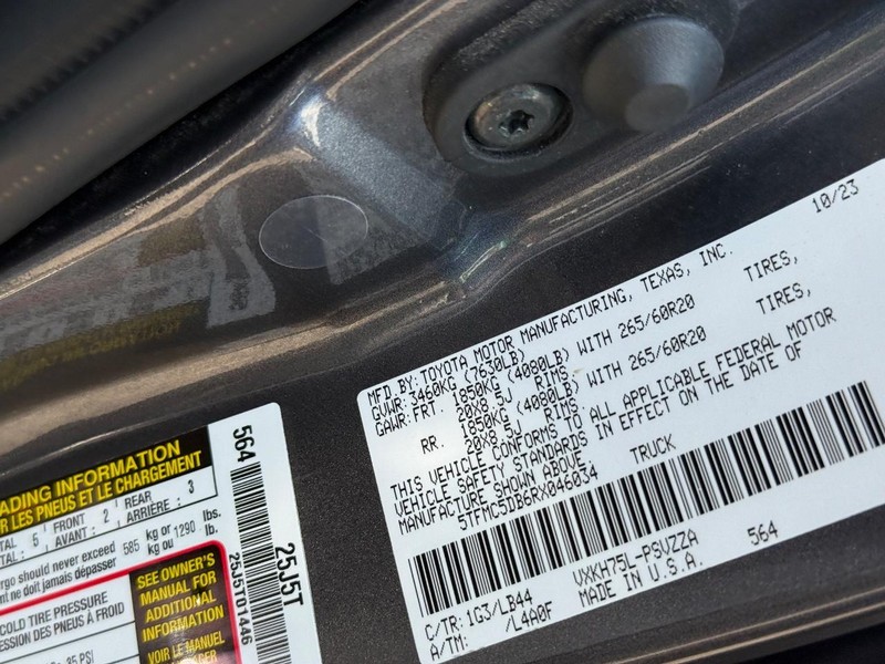 Toyota Tundra 4WD Vehicle Full-screen Gallery Image 22