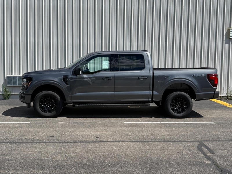 Ford F-150 Vehicle Full-screen Gallery Image 2