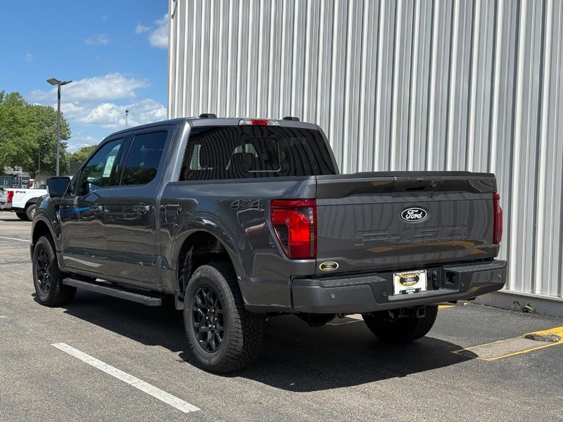 Ford F-150 Vehicle Full-screen Gallery Image 3