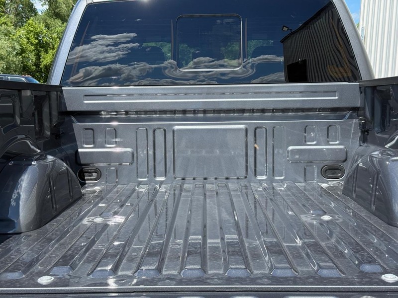 Ford F-150 Vehicle Full-screen Gallery Image 4