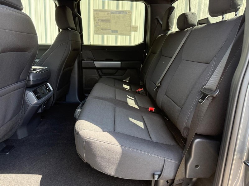 Ford F-150 Vehicle Full-screen Gallery Image 7