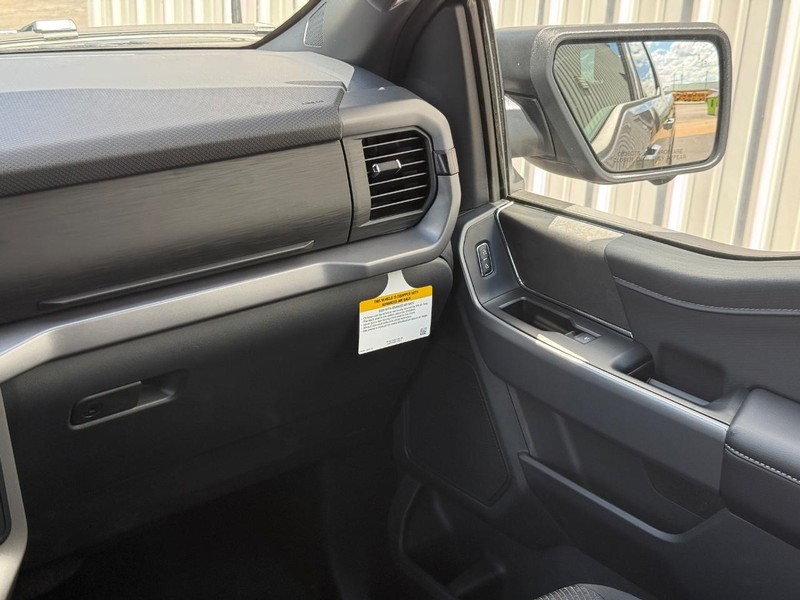 Ford F-150 Vehicle Full-screen Gallery Image 13