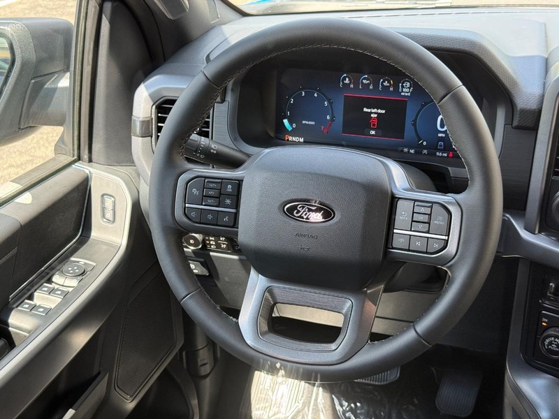 Ford F-150 Vehicle Full-screen Gallery Image 14