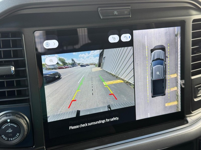 Ford F-150 Vehicle Full-screen Gallery Image 18