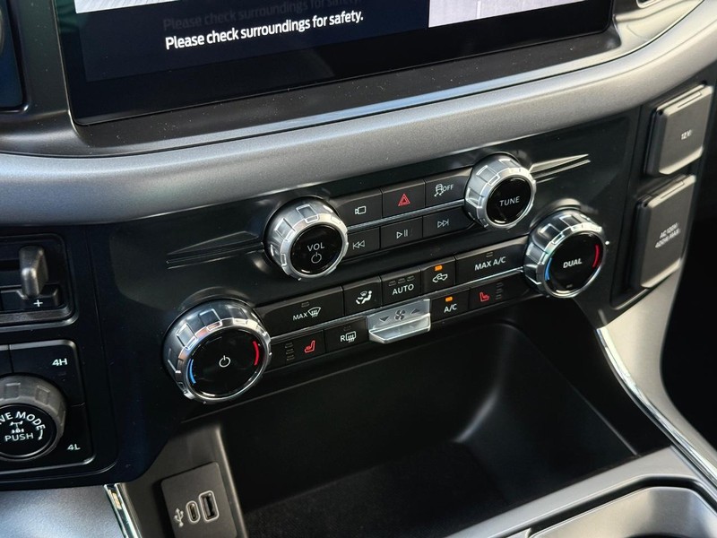 Ford F-150 Vehicle Full-screen Gallery Image 19