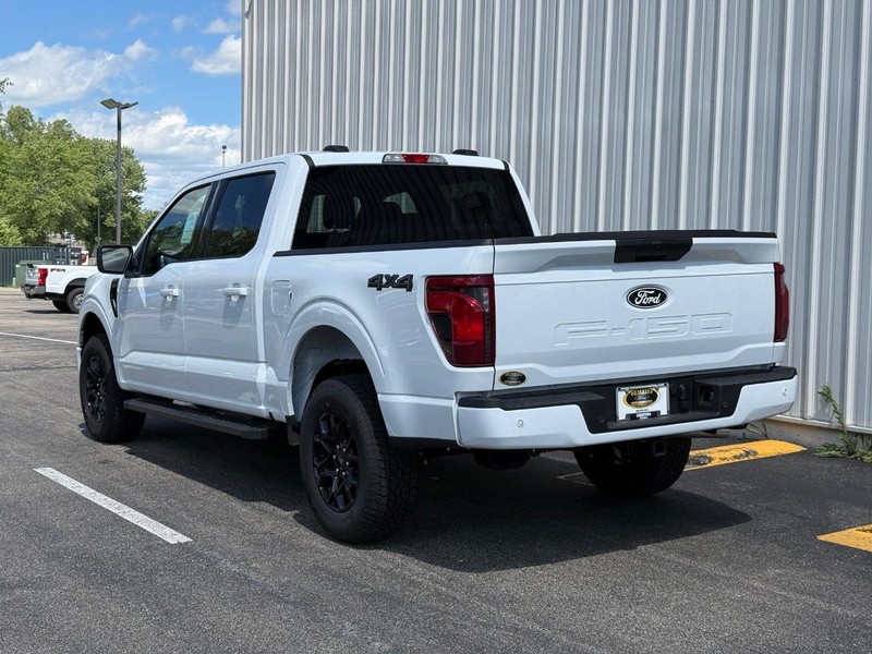 Ford F-150 Vehicle Full-screen Gallery Image 3