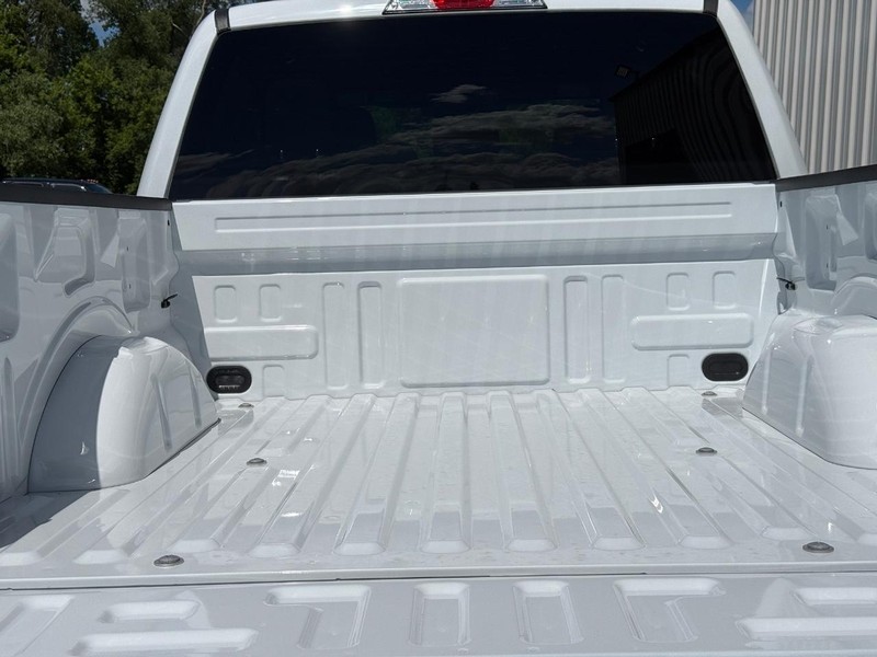Ford F-150 Vehicle Full-screen Gallery Image 7