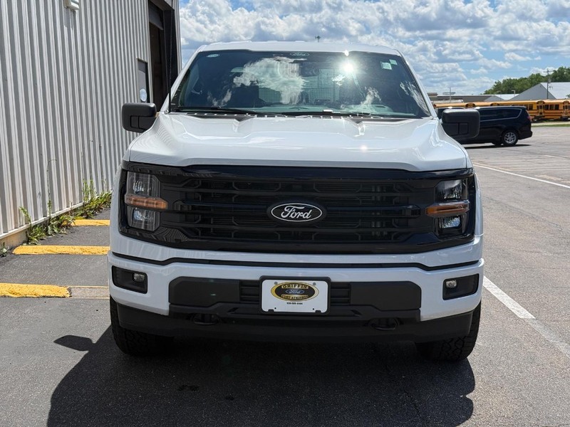 Ford F-150 Vehicle Full-screen Gallery Image 8