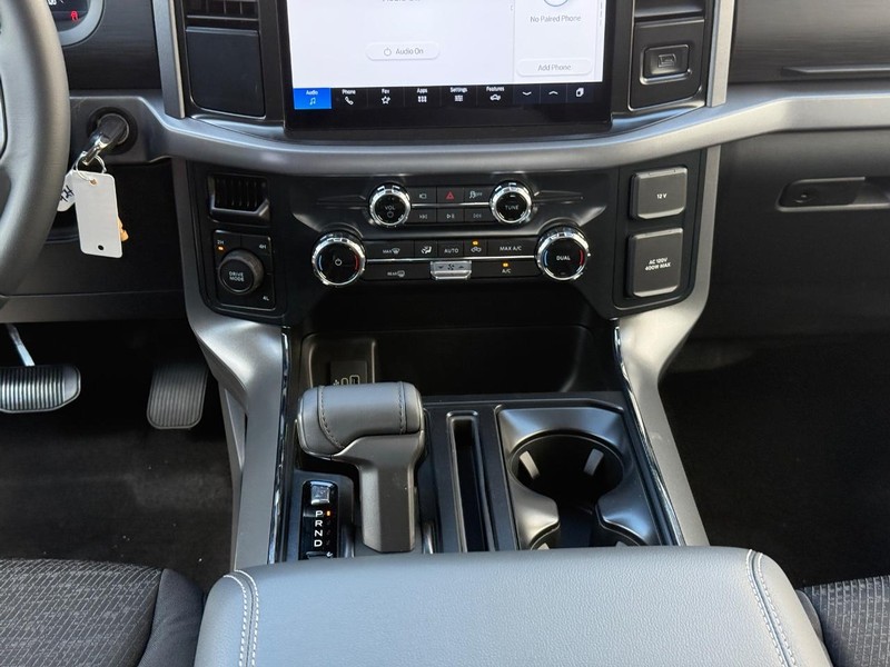 Ford F-150 Vehicle Full-screen Gallery Image 12