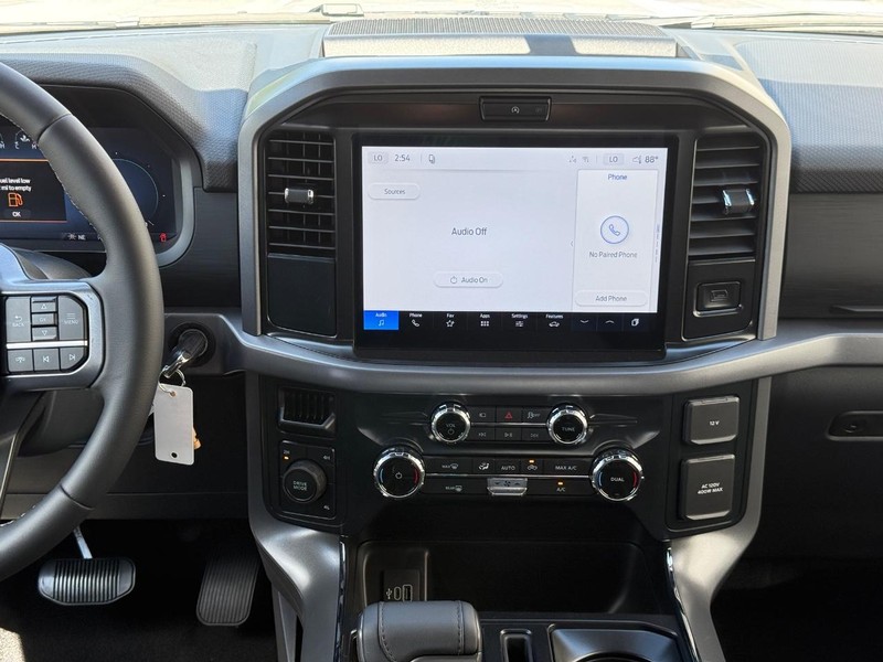 Ford F-150 Vehicle Full-screen Gallery Image 13