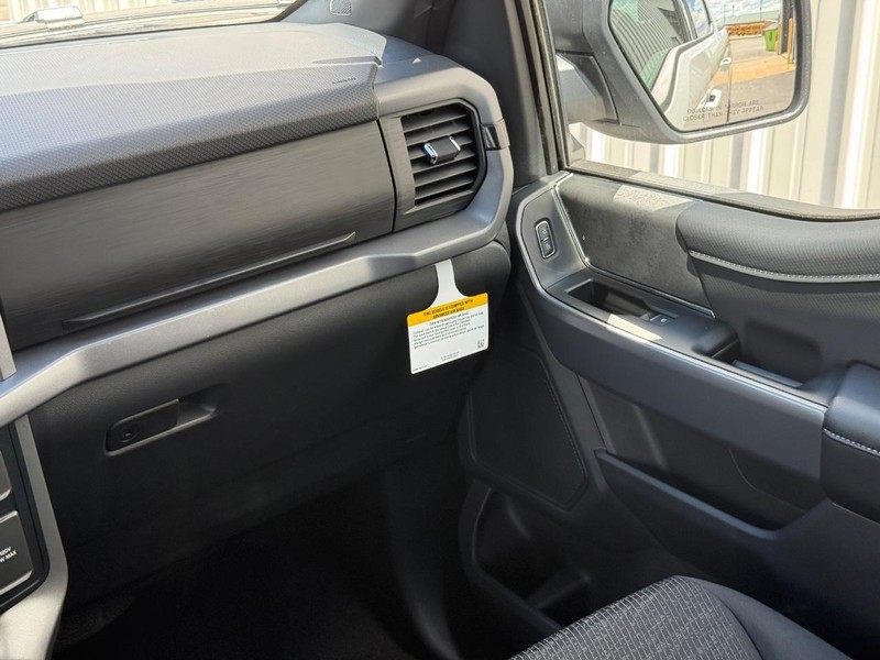 Ford F-150 Vehicle Full-screen Gallery Image 14