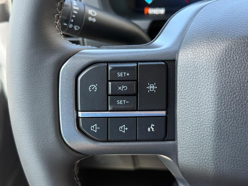 Ford F-150 Vehicle Full-screen Gallery Image 15