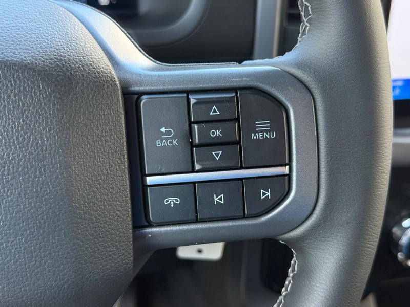 Ford F-150 Vehicle Full-screen Gallery Image 16