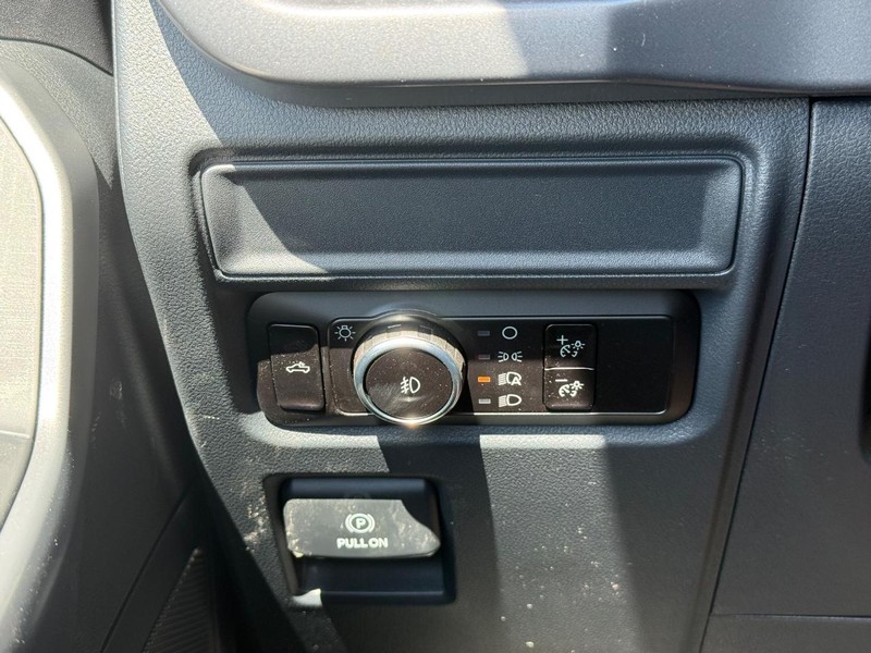 Ford F-150 Vehicle Full-screen Gallery Image 19