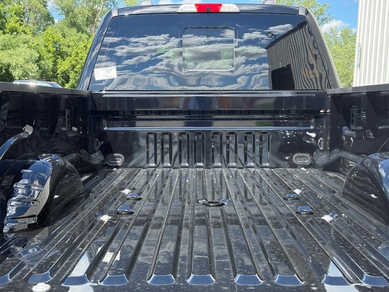 Ford Super Duty F-350 DRW Vehicle Full-screen Gallery Image 6