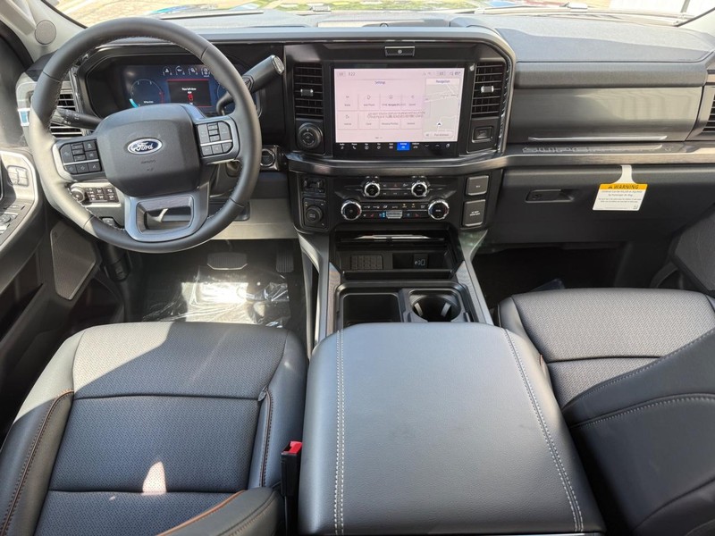 Ford Super Duty F-350 DRW Vehicle Full-screen Gallery Image 8