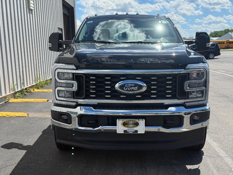 Ford Super Duty F-350 DRW Vehicle Full-screen Gallery Image 10