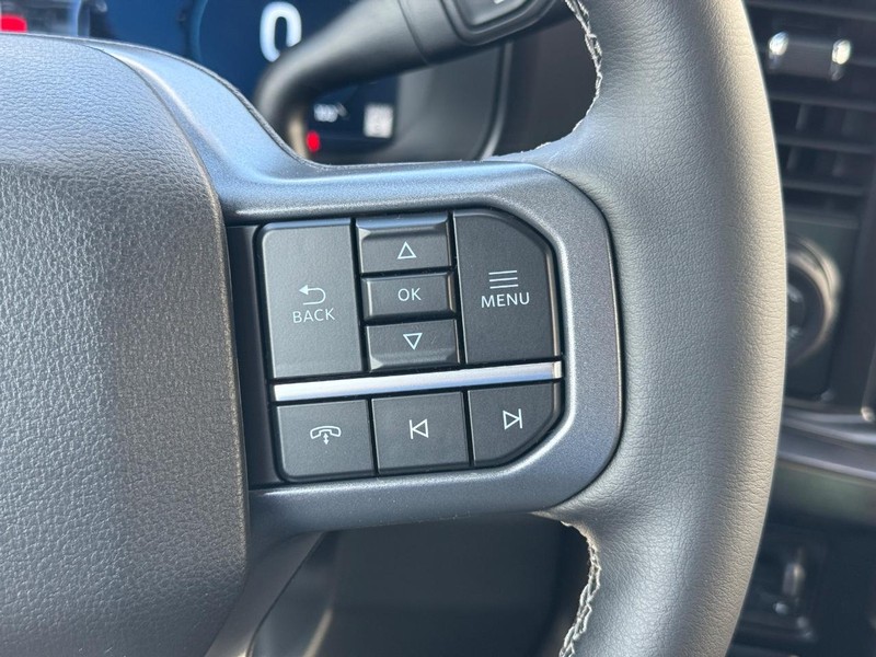 Ford Super Duty F-350 DRW Vehicle Full-screen Gallery Image 16