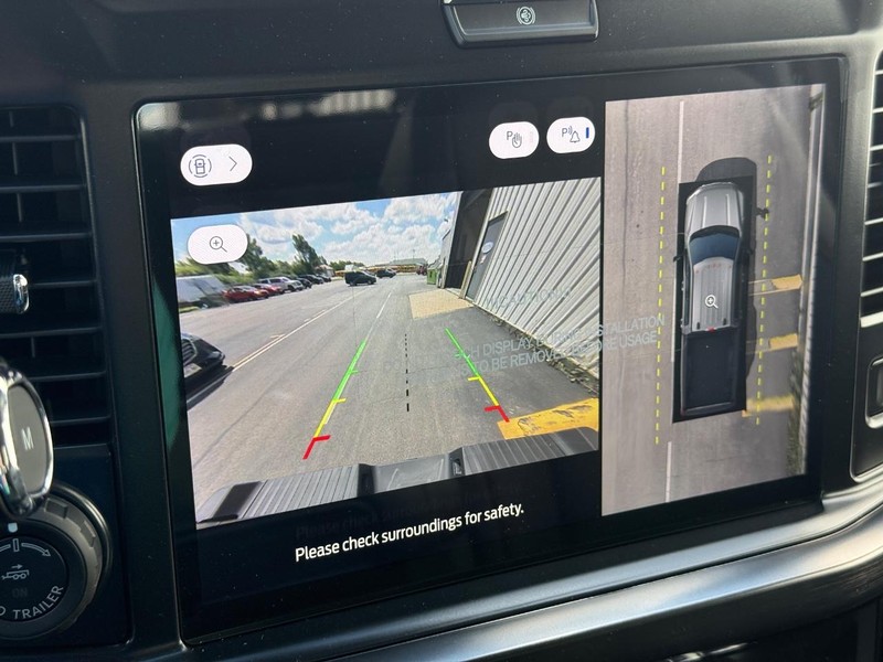 Ford Super Duty F-350 DRW Vehicle Full-screen Gallery Image 18