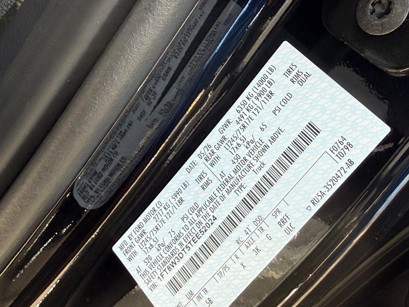 Ford Super Duty F-350 DRW Vehicle Full-screen Gallery Image 22